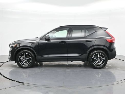 Used 2024 Volvo XC40 B5 Core AWD/4WD image 9