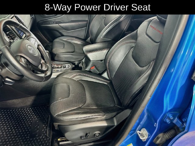 Used 2020 Jeep Cherokee Trailhawk AWD/4WD image 19