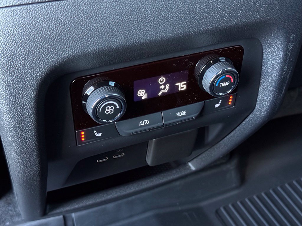 New 2027 Chevrolet Traverse RS w/ LPO, Floor Liner Package FWD image 23