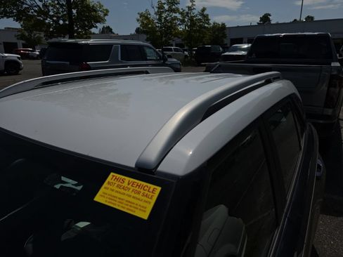 Used 2022 Hyundai Venue Limited FWD image 7