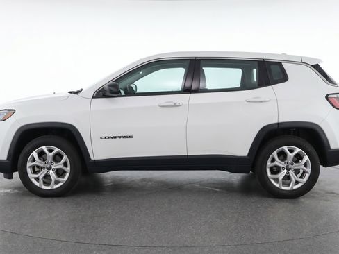 Used 2025 Jeep Compass Latitude AWD/4WD image 5