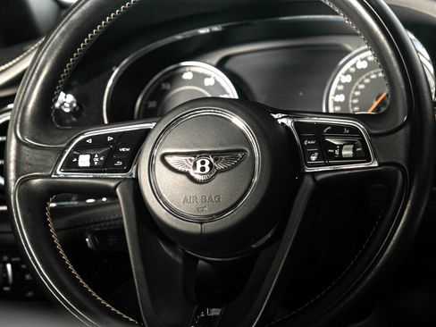 Used 2017 Bentley Bentayga image 43