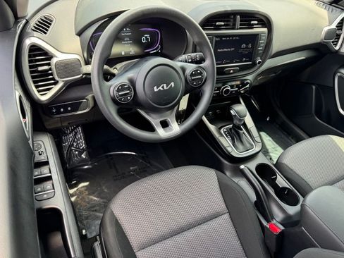 Used 2025 Kia Soul LX FWD image 25