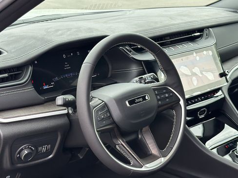 New 2026 Jeep Grand Cherokee L 2WD image 11