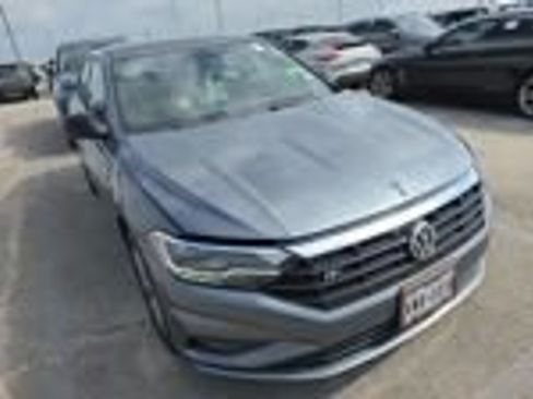 Used 2019 Volkswagen Jetta R-Line FWD image 2