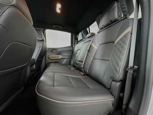 Used 2024 GMC Canyon Denali image 21