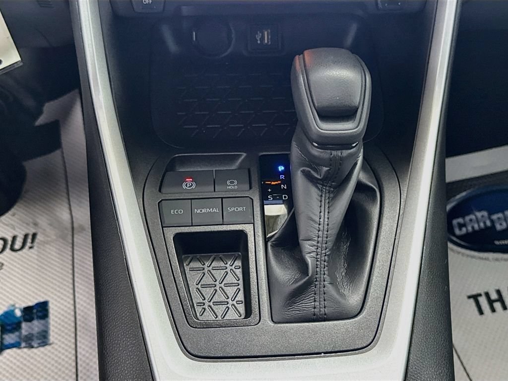 Certified 2025 Toyota RAV4 LE FWD image 17