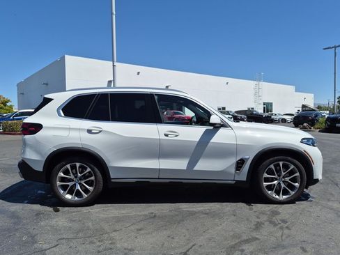 Used 2025 BMW X5 xDrive40i w/ Premium Package AWD/4WD image 2