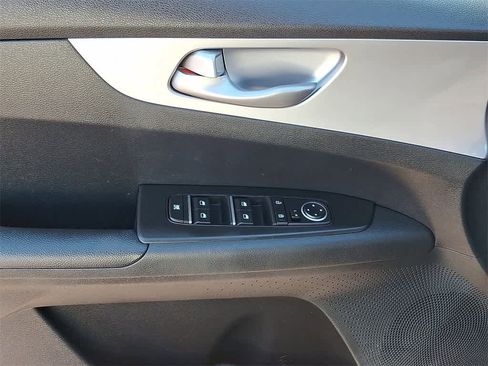 Used 2022 Kia Forte LXS image 10