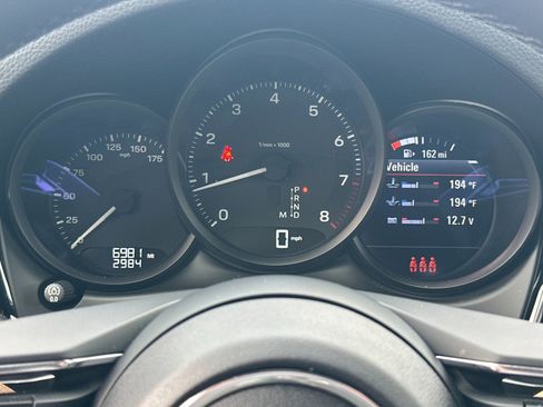 Used 2025 Porsche Macan image 24