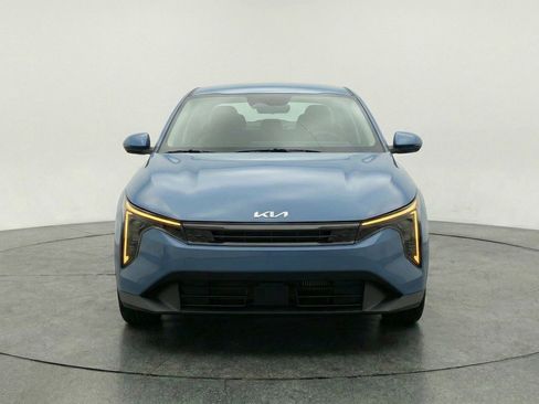Used 2025 Kia K4 LXS image 2