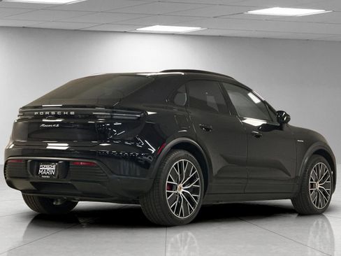 New 2025 Porsche Macan 4S Electric image 8