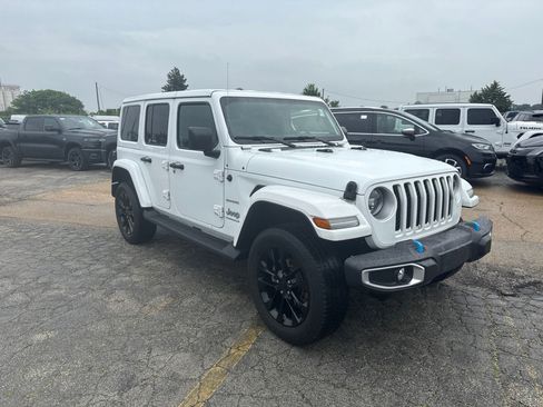 Used 2023 Jeep Wrangler Unlimited Sahara w/ Cold Weather Group AWD/4WD image 4