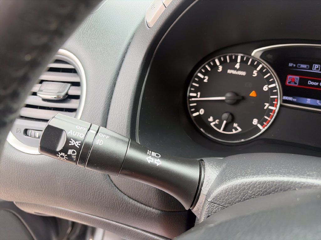 Used 2020 Nissan Pathfinder SV AWD/4WD image 32