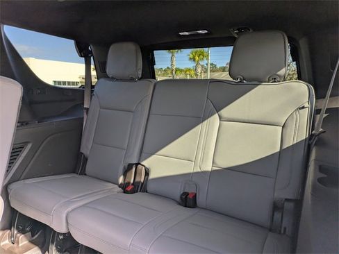Used 2023 GMC Yukon SLT w/ SLT Luxury Package image 15