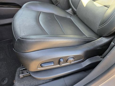 Used 2024 GMC Terrain SLT image 13