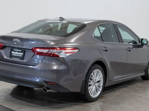 Used 2020 Toyota Camry XLE image 6