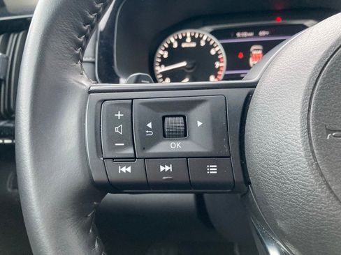 Used 2025 Nissan Pathfinder SV image 16