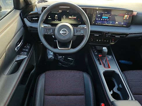 New 2026 Nissan Kicks SR w/ Cold Weather Package image 7