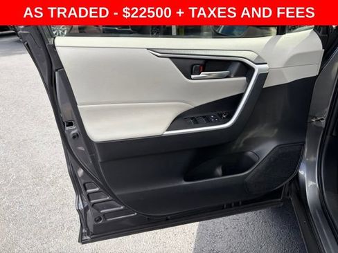 Used 2019 Toyota RAV4 XLE Premium FWD image 12