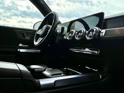 Certified 2021 Mercedes-Benz GLB 250 4MATIC image 16