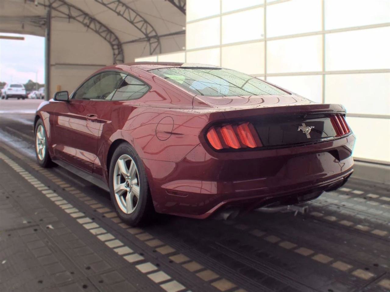 Used 2016 Ford Mustang Coupe RWD image 8
