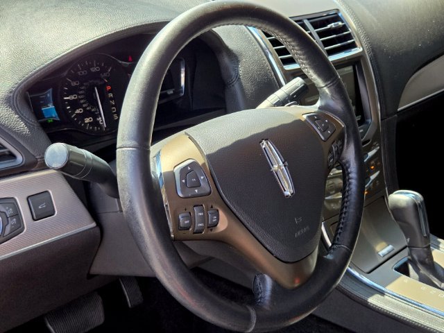 Used 2015 Lincoln MKX FWD image 18