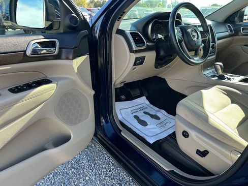Used 2017 Jeep Grand Cherokee Laredo w/ Quick Order Package 23E image 34