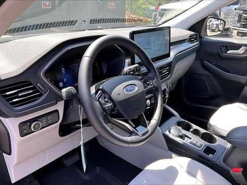 New 2025 Ford Escape SE w/ Class II Trailer Tow Package FWD image 7