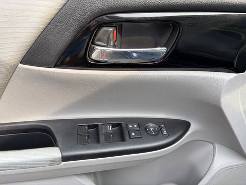 Used 2016 Honda Accord LX image 12