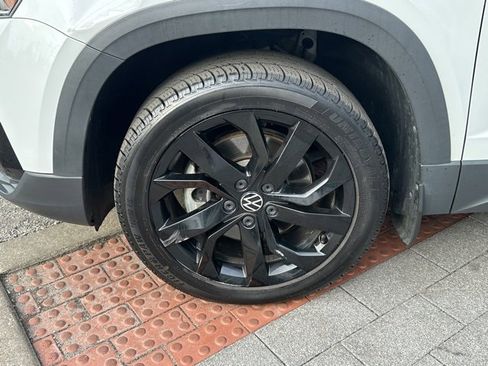 Used 2022 Volkswagen Taos SE image 9