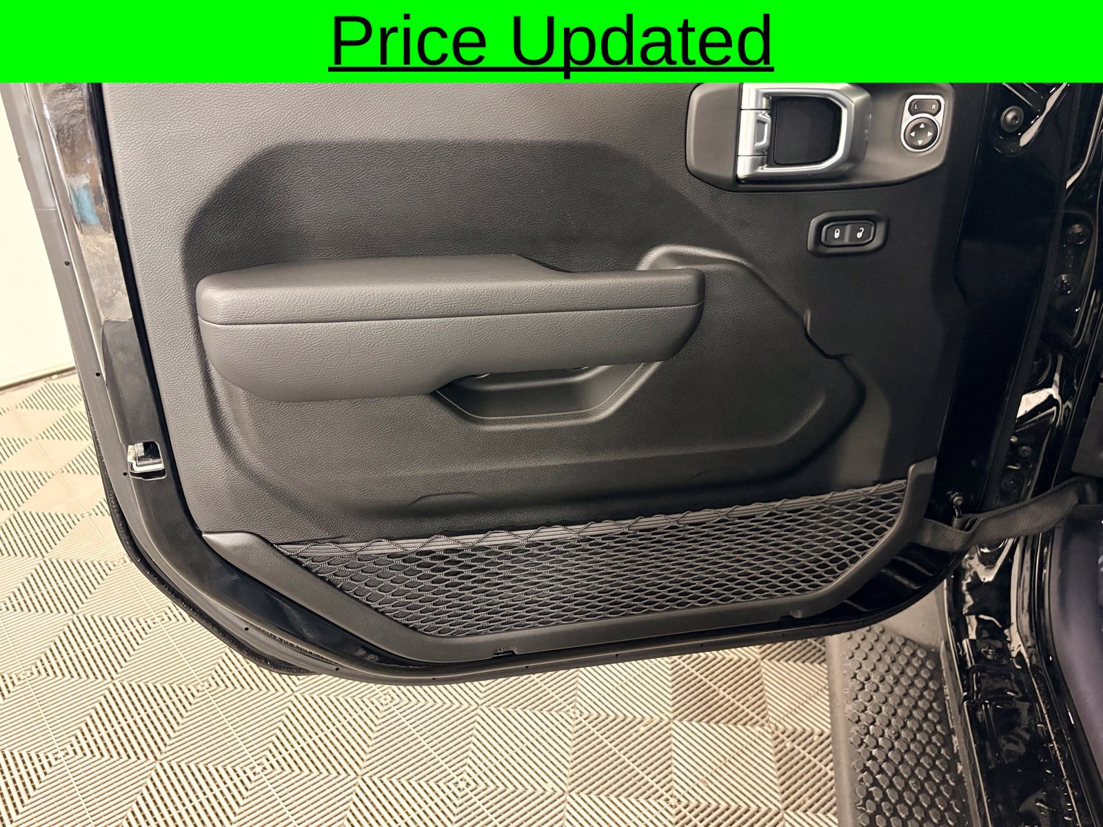 Used 2026 Jeep Wrangler Unlimited Sport AWD/4WD image 2
