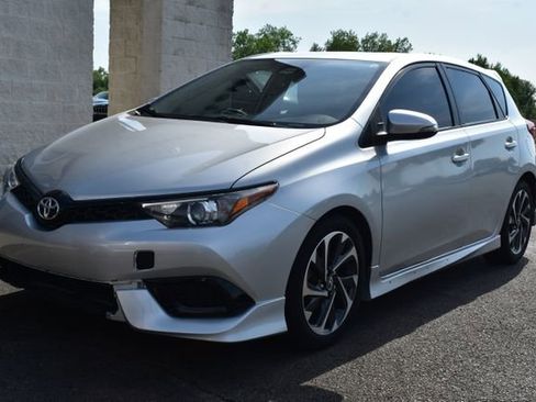 Used 2017 Toyota Corolla iM w/ Carpet Mat Package FWD image 11