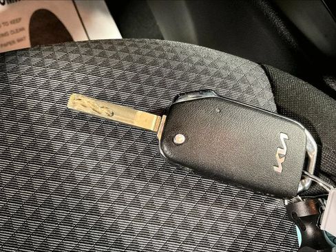 Used 2023 Kia Soul LX w/ LX Technology Package FWD image 12