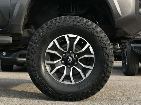 Used 2022 Toyota Tacoma TRD Sport w/ Technology Package image 21