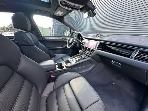 Used 2026 Porsche Macan AWD/4WD image 39