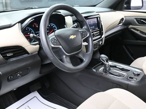 Used 2022 Chevrolet Traverse LS FWD image 14