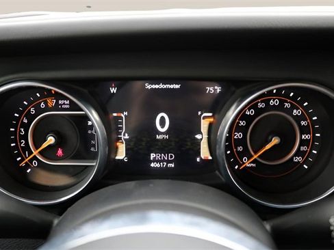 Used 2018 Jeep Wrangler Unlimited Sahara image 27