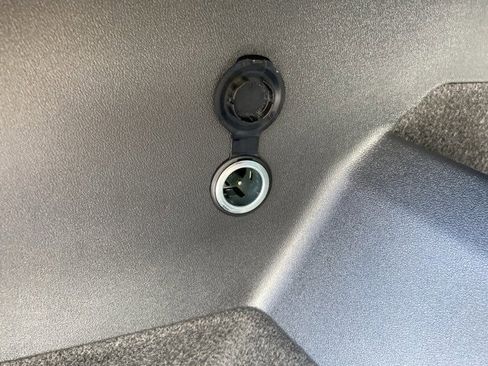 New 2025 Volkswagen Tiguan SE image 65