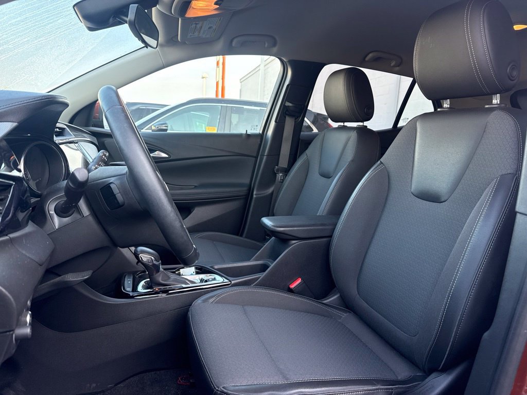 Used 2021 Buick Encore GX Preferred w/ Cold Weather Comfort Package FWD image 17