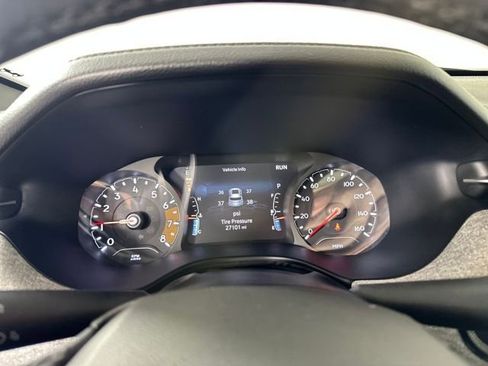 Used 2023 Jeep Compass Latitude AWD/4WD image 17