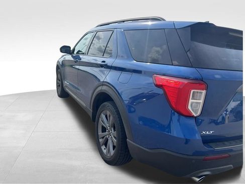 Used 2021 Ford Explorer XLT w/ Equipment Group 202A AWD/4WD image 8