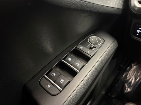 Used 2025 Kia Soul LX w/ LX Technology Package FWD image 10
