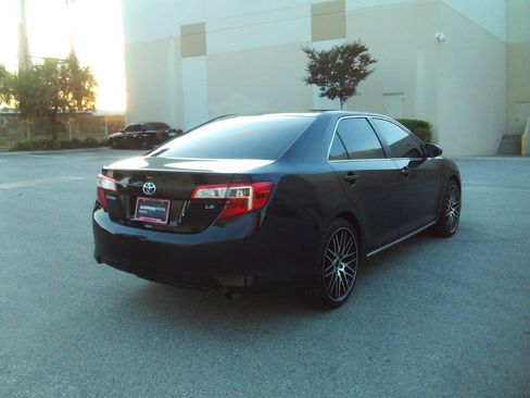 Used 2012 Toyota Camry LE image 10