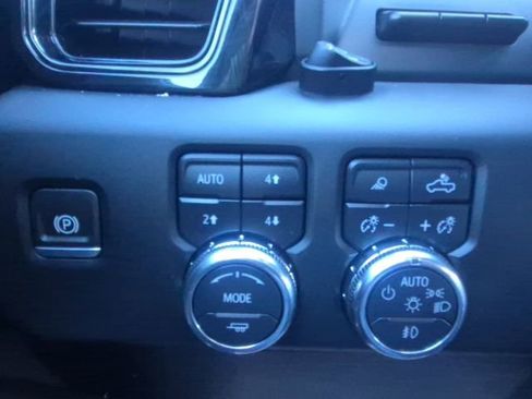Used 2024 GMC Sierra 3500 AT4 w/ Technology Package AWD/4WD image 32