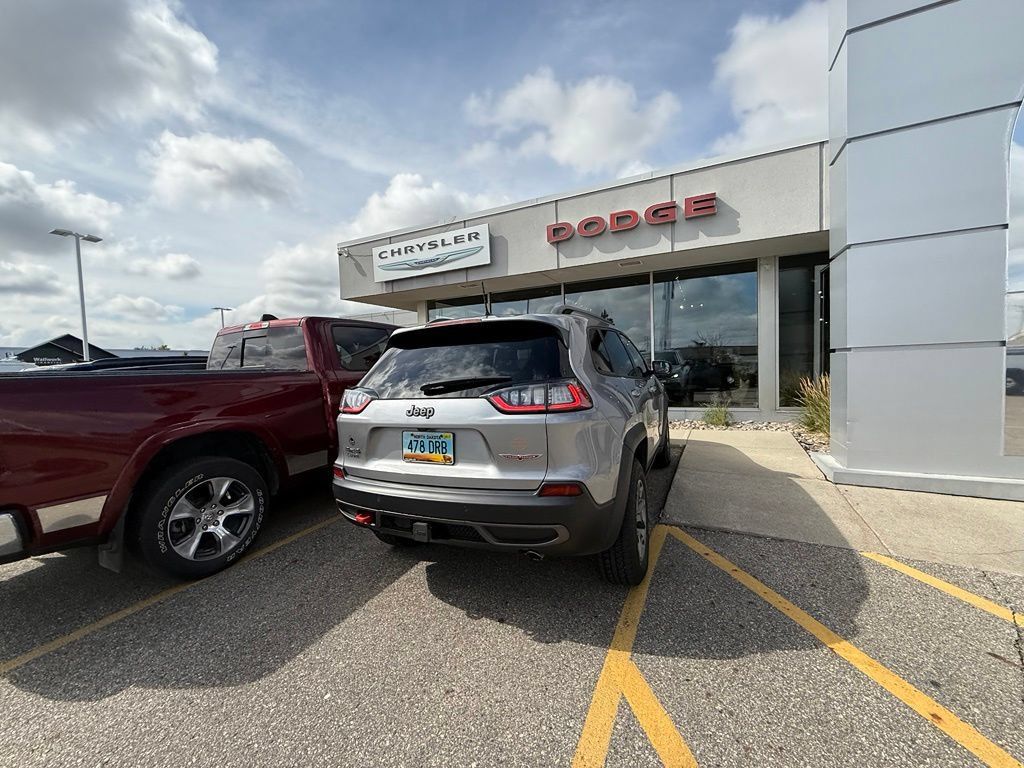 Used 2021 Jeep Cherokee Trailhawk AWD/4WD image 4
