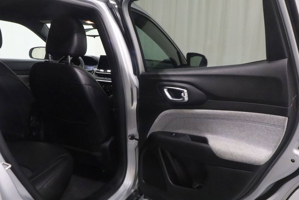 Certified 2024 Jeep Compass Latitude AWD/4WD image 15