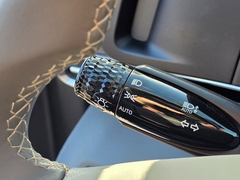 Certified 2025 Hyundai Elantra Sport image 29