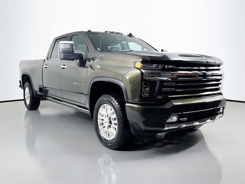 Used 2023 Chevrolet Silverado 3500 High Country w/ Z71 Off-Road Package image 3