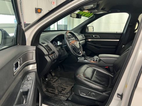 Used 2018 Ford Explorer XLT w/ Equipment Group 202A AWD/4WD image 7